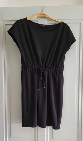 Kleid Schwarz Kurz Reserved Grösse M Preis ist VB 