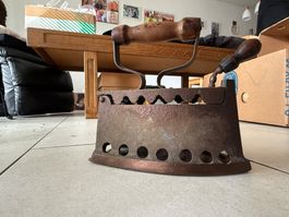 Antik Bügeleisen mit Holzgriff gebraucht