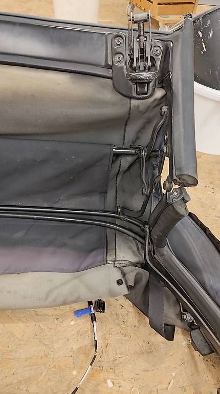 Tutti pezzi di ricambio auto: Mazda MX-5 NB Softtop komplett mit Gestänge Original – Usato da Gunzwil venduto da XSF-Brothers 2