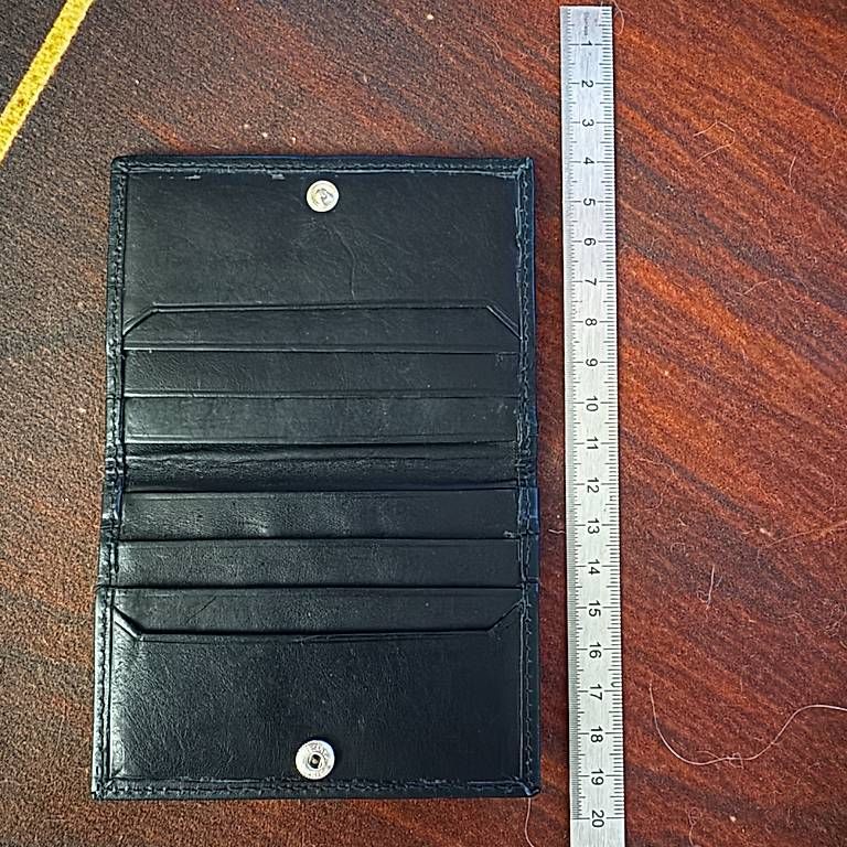 Altro in  Abbigliamento & Accessori: Karten- / ID-Etui Leder schwarz – Usato da Muttenz venduto da einfach-schoen 2
