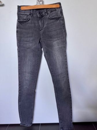 Wunderschöne Mid Rise Slim Jeans Gr. XS/32 Vero Moda in Grau