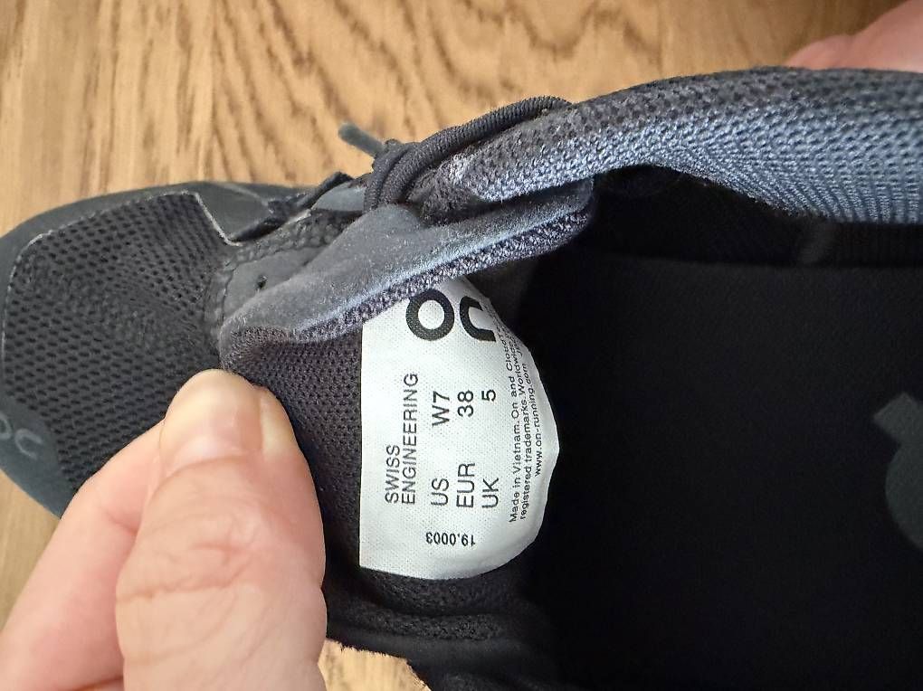 On Scarpe da uomo: On Cloud Schuhe, schwarz, Gr. 38, Top Zustand – Usato da Gelterkinden venduto da spasibaia 4