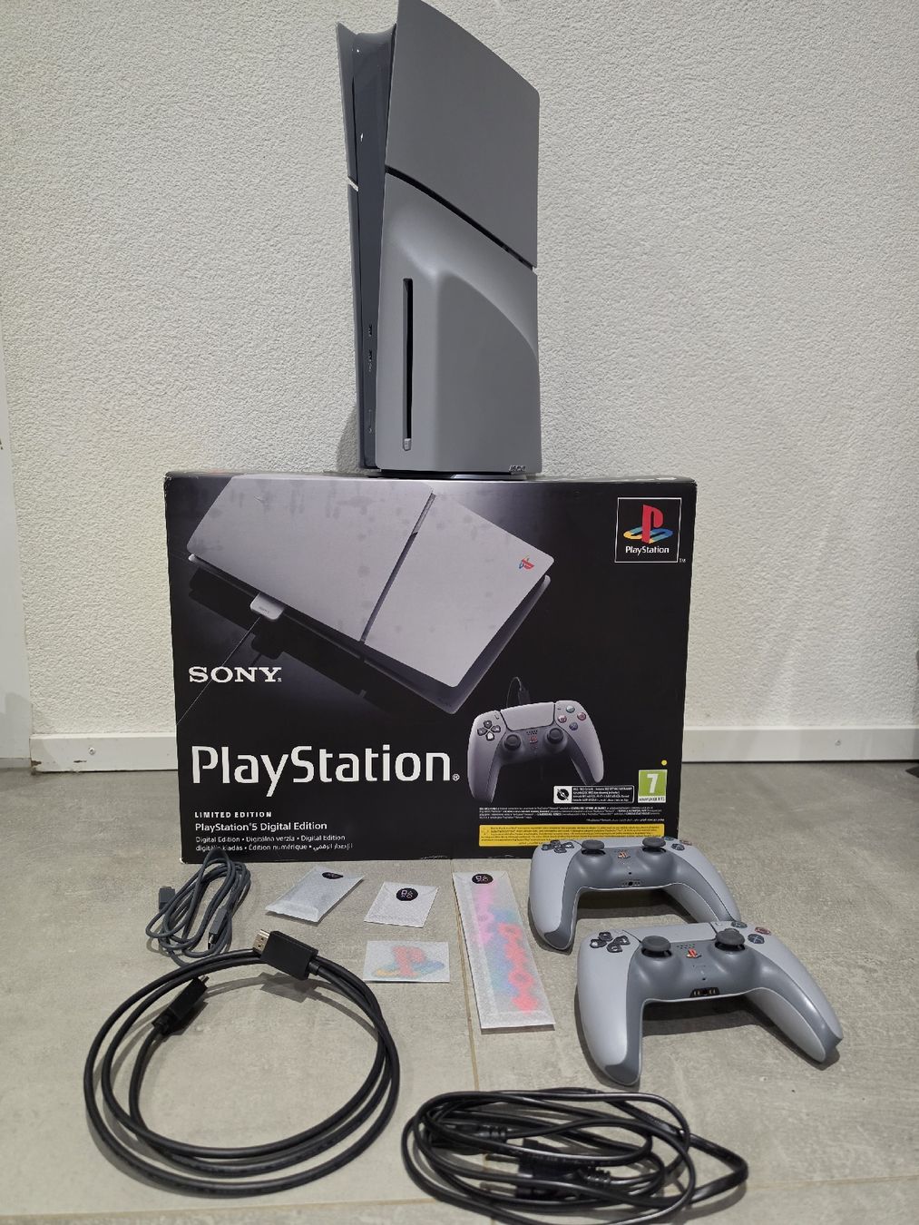Sony Console: Ps5 slim disc 30th édition, 3TB + 2 manettes – Usato da Hauteville venduto da mopar87