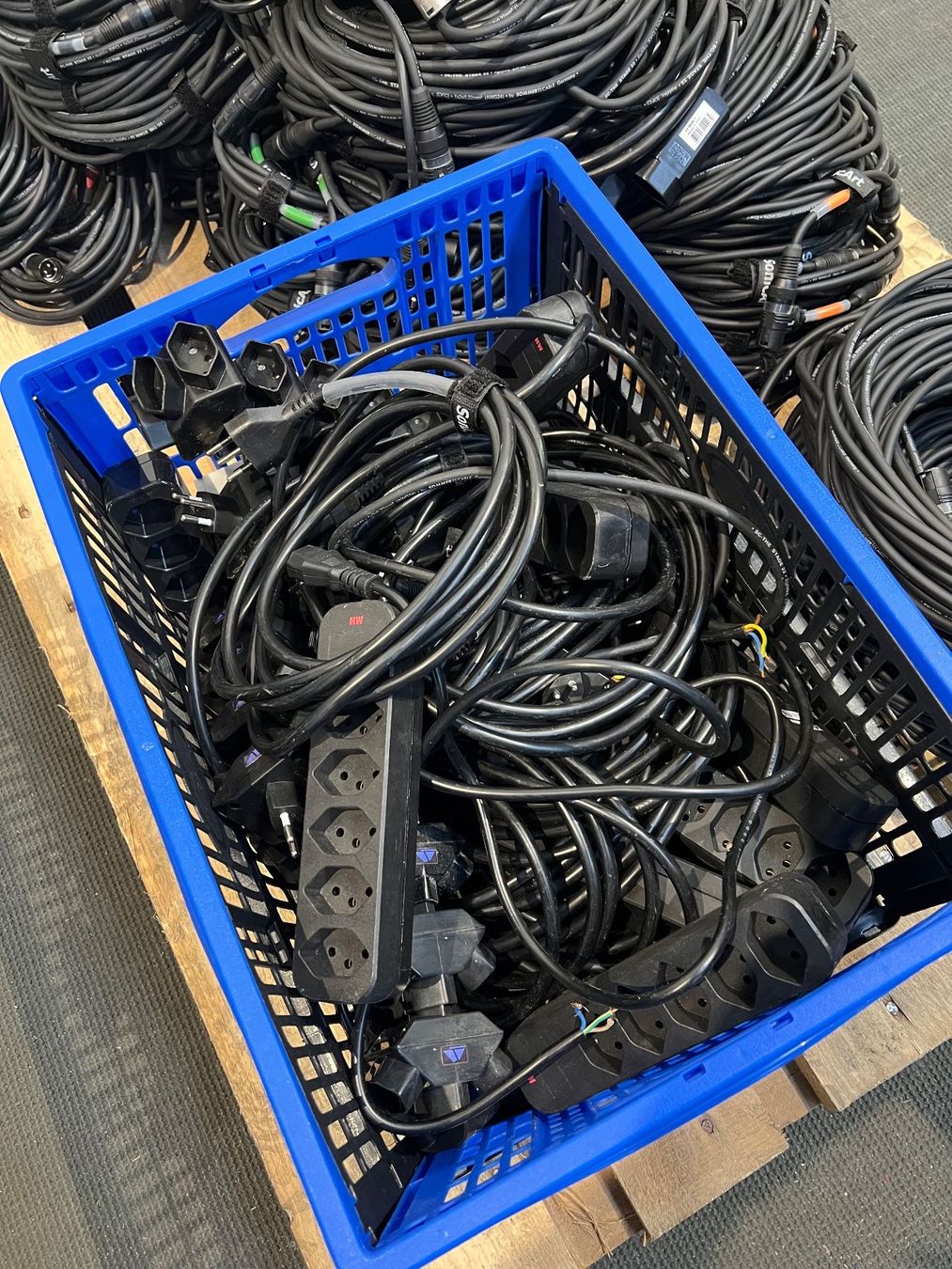Kabel: 024 Grosser Posten diverse Audiokabel – Gebraucht aus Wangen an der Aare von TBYN 2