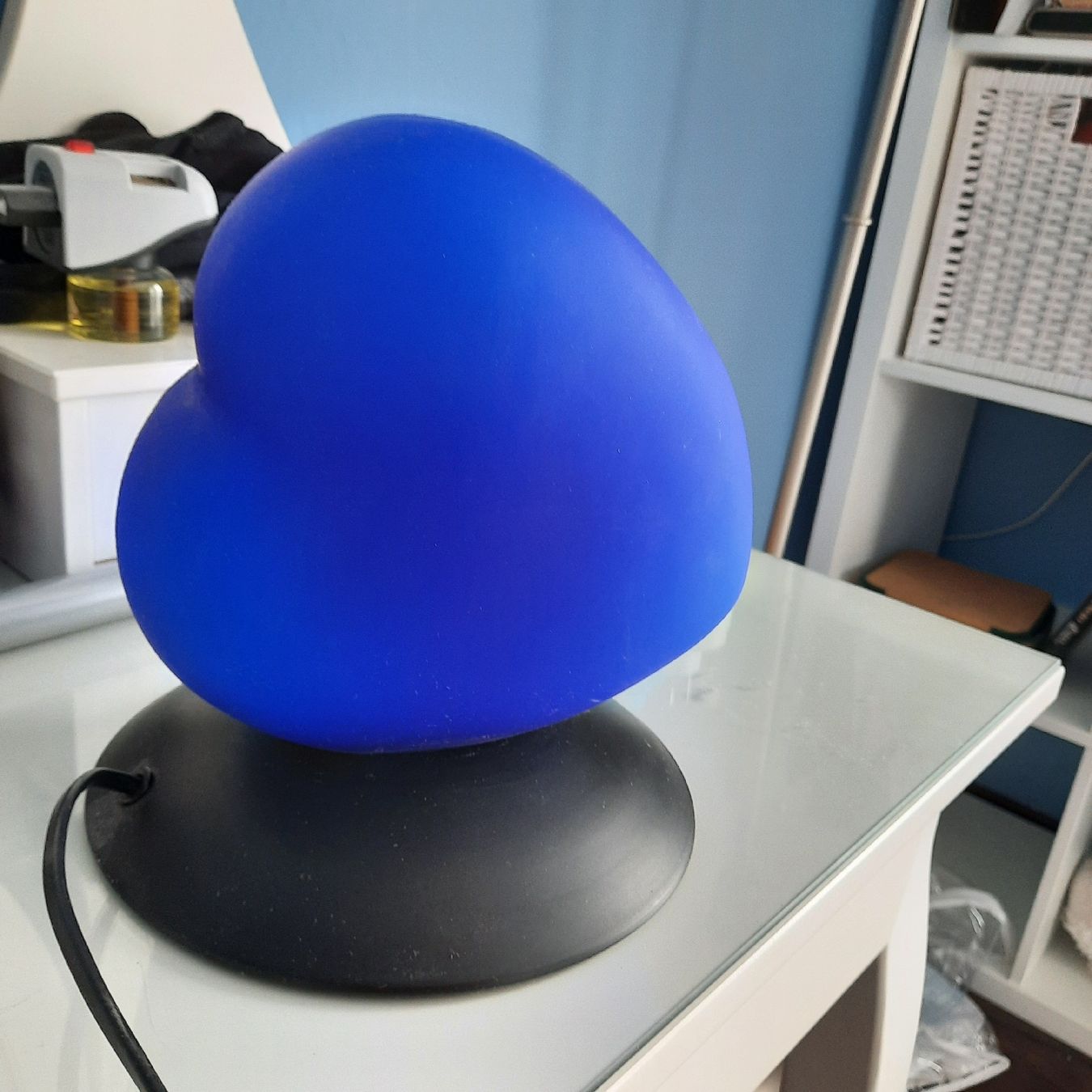 Lampade: Blaue Lampe in Herzform – Usato da Bendern venduto da PetraN01