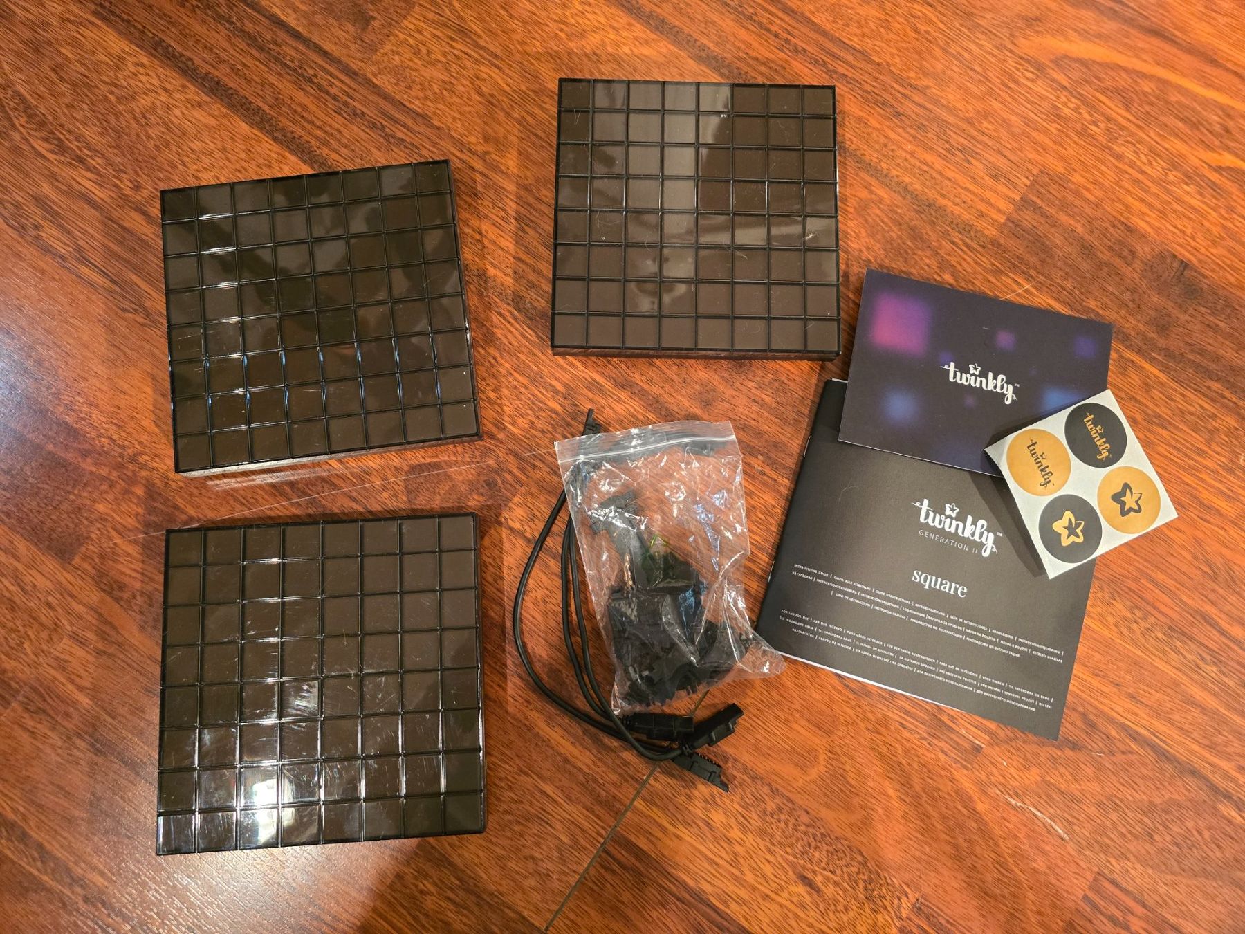Lampade: Twinkly Squares Combo (3 Panels) LED Wandpanel – Usato da St. Gallenkappel venduto da KetoViking 1