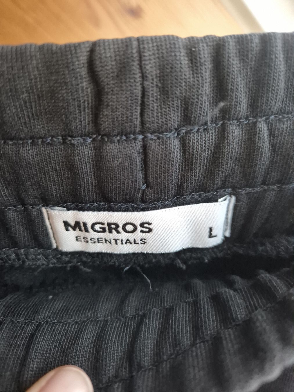 Completi & Tailleur: 2 teiler Migros Essentials schwarz Grösse L – Usato da Zürich venduto da Drago670 4