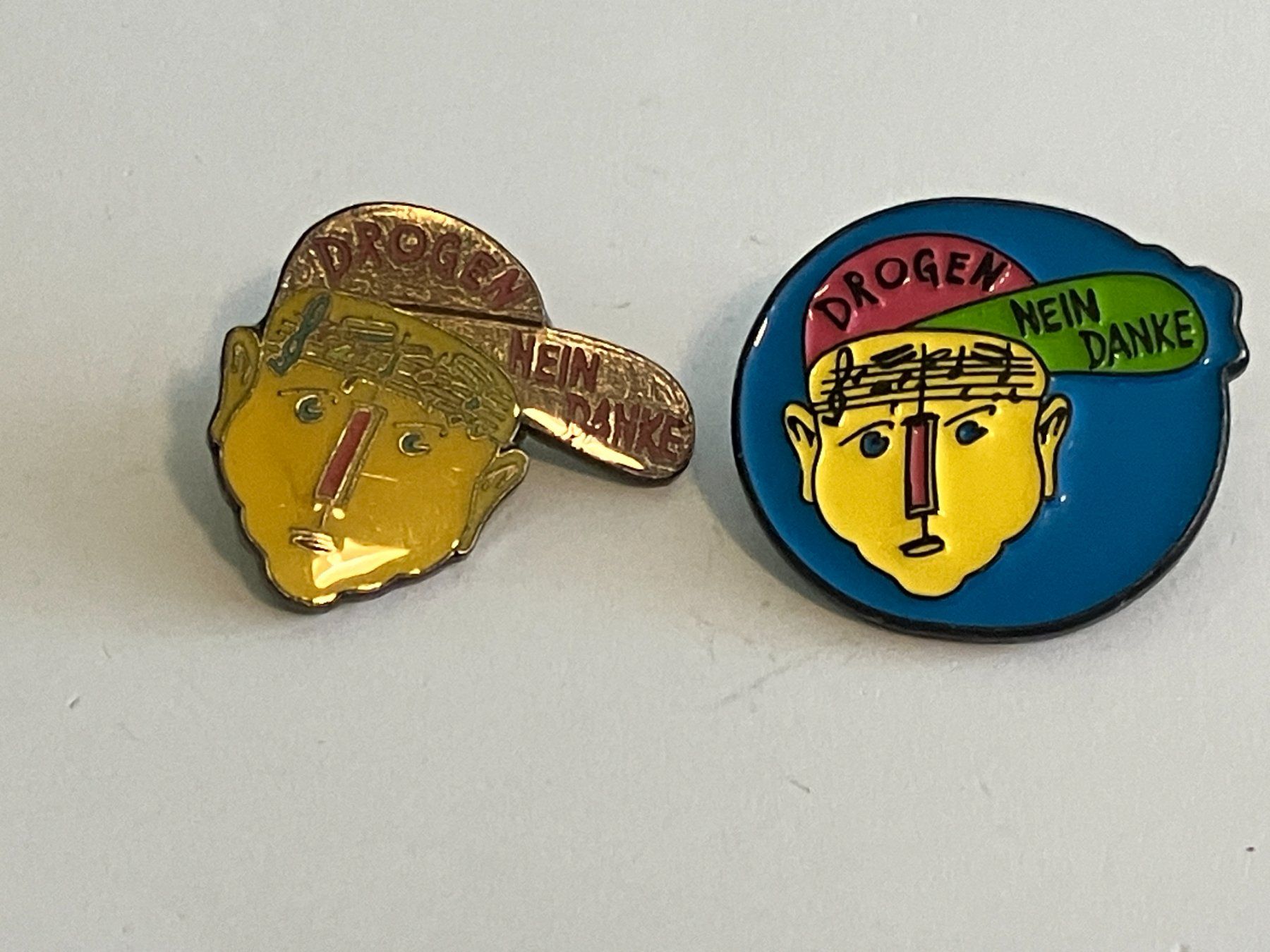 Placchette & Badge: 2 Pin Drogen nein Danke – Usato da Basel venduto da djwwpp