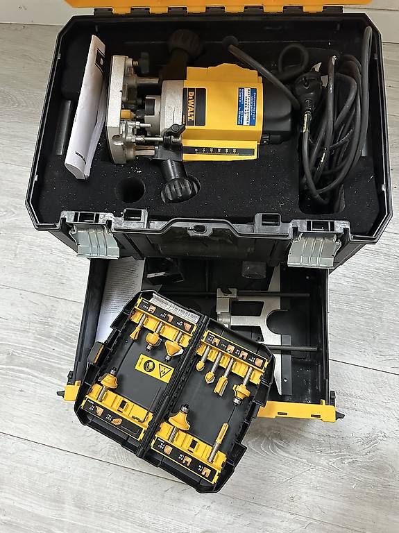 Alle Maschinen: Dewalt DW615 Oberfräse – Gebraucht aus Bern von lie_g2d7