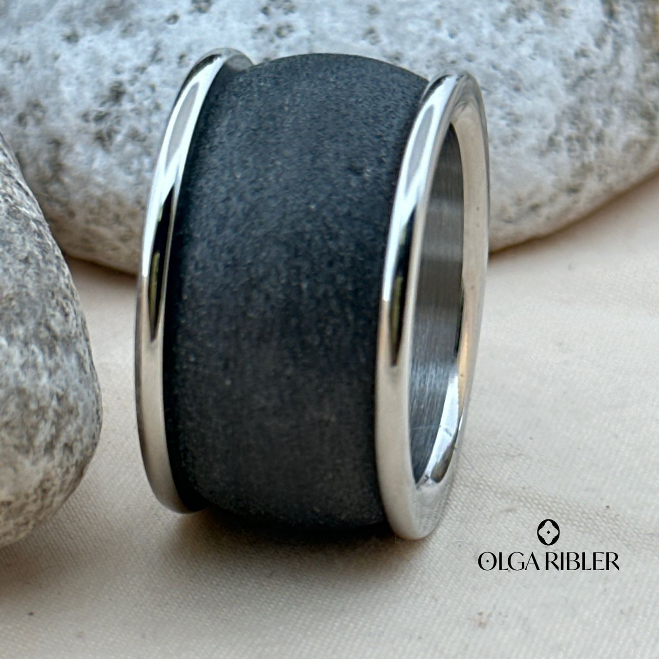 Olga Ribler Anelli: Edelstahl Statement  Ring in schwarz Grösse 60 – Nuovo (secondo la descrizione) da Luzern venduto da Schmuckoutlet 1