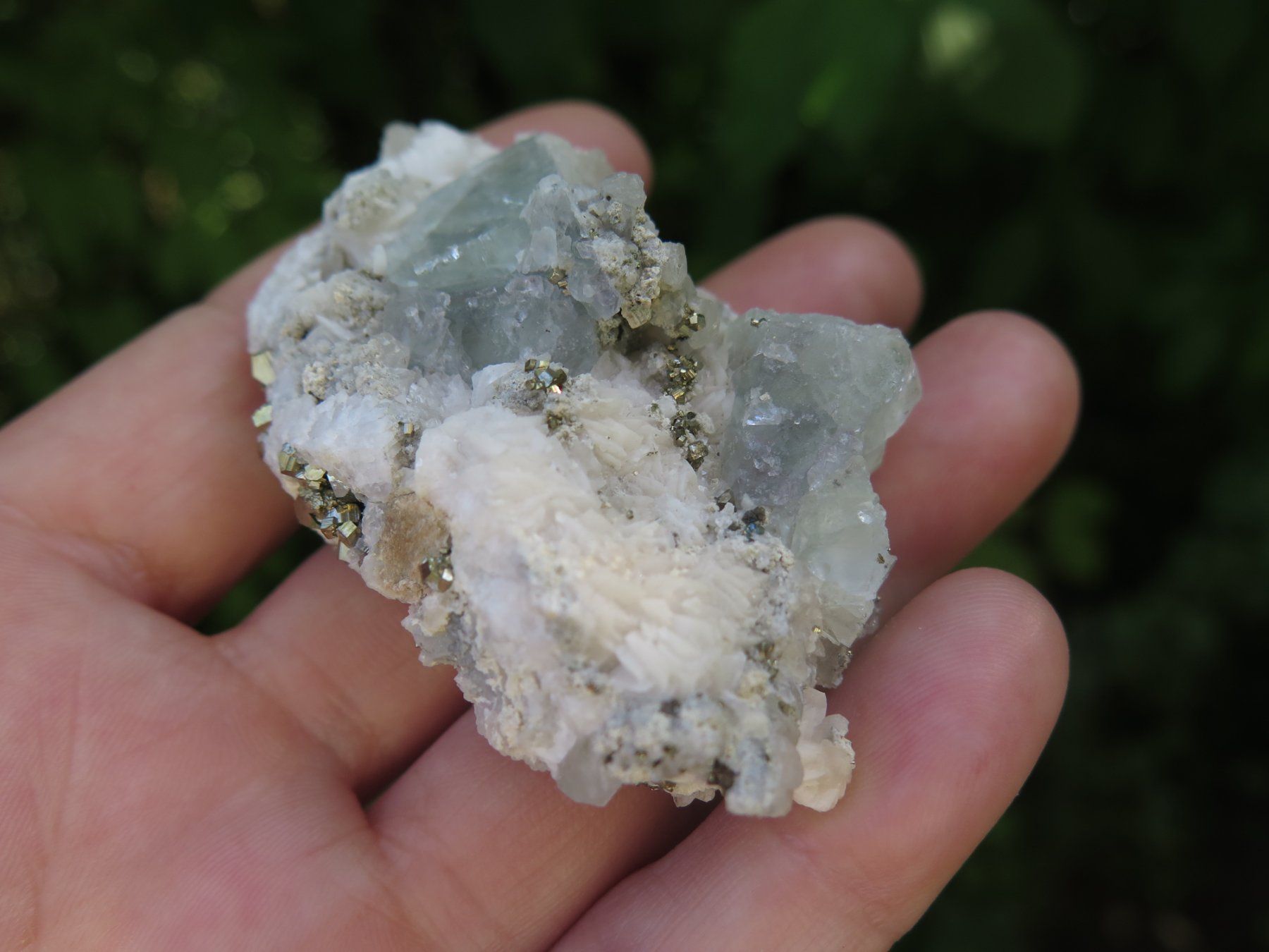 Minerali & Pietre curative: Fluorit mit Pyriten, Calcit und Dolomit – Usato da Schaffhausen venduto da Yamakana51L8736OQ8 6