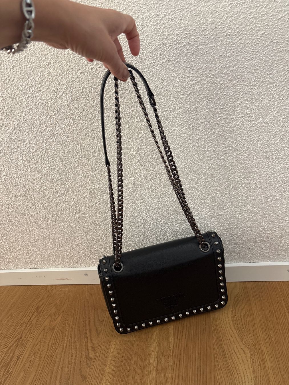 Prada Taschen für Damen: Beautiful black Prada bag with studs – Gebraucht aus Küssnacht am Rigi von s_vndn 5