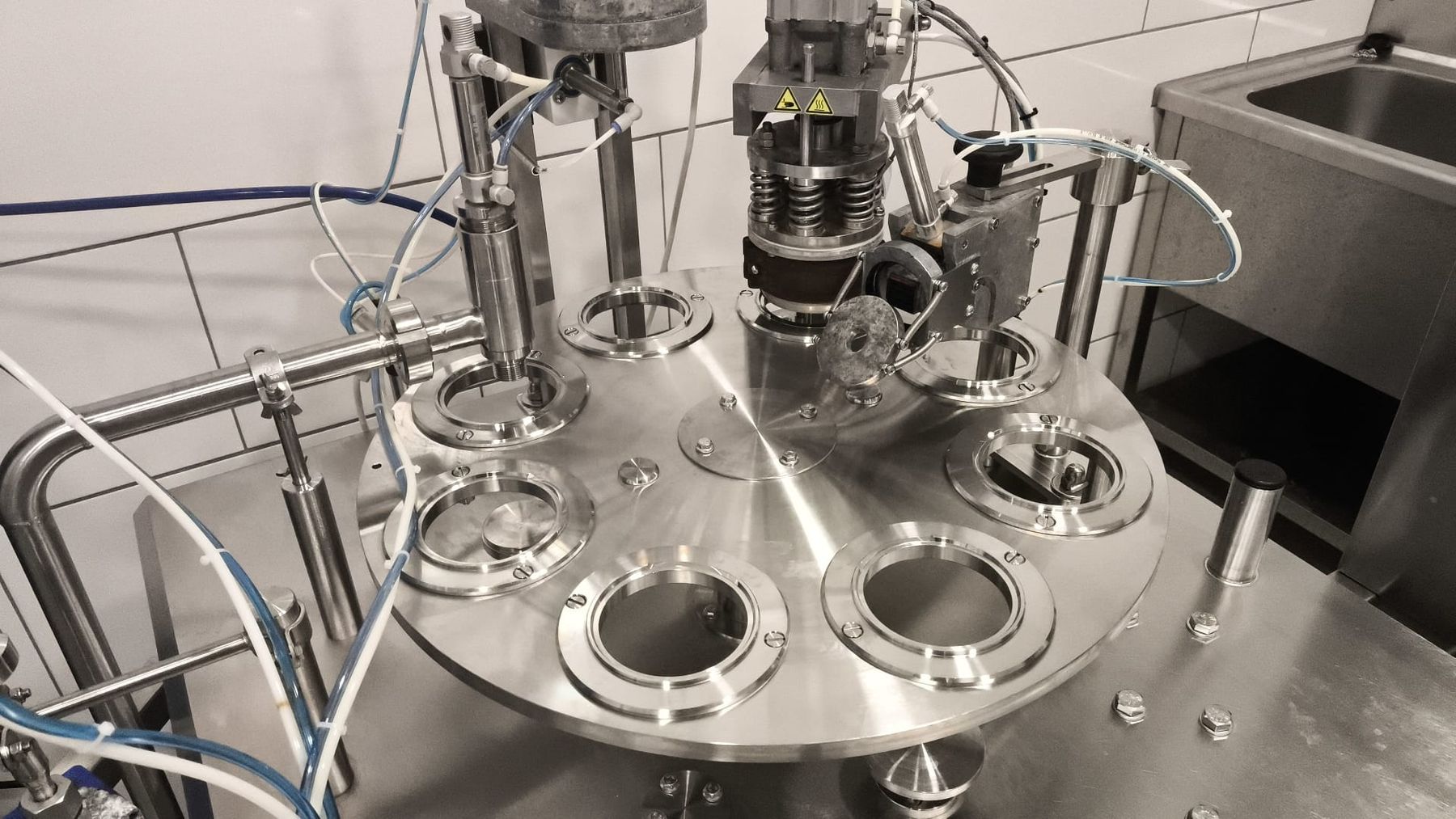 Tutte le macchine: Abfüllanlage Joghurt Milch – Usato da Wittenbach venduto da Zenturio