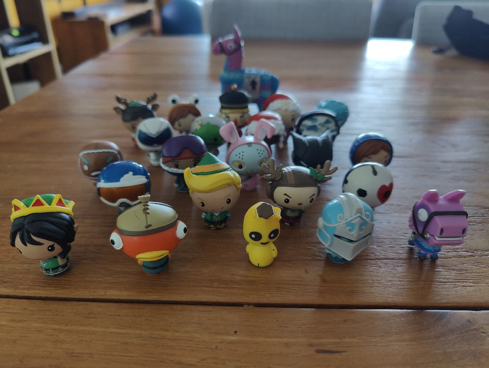 Giocattoli: Lot de 24 figurines Fortnite – Usato da Pully venduto da k-rambole