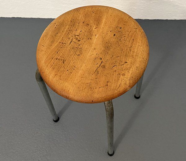 Hocker: Runder Hocker Holz , Metallbeine – Gebraucht aus Zürich von paristurin 1