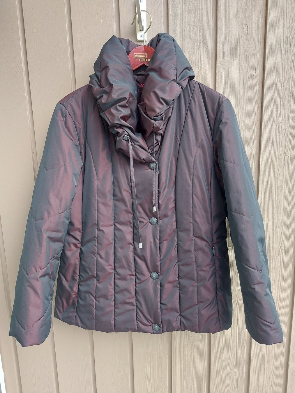 Giacche: Winterjacke Damen bordeaux Gr. 40 – Usato da Wilen (Sarnen) venduto da cla_k2qr