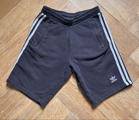 Adidas kurze Hosen (Trainer-Stoff)