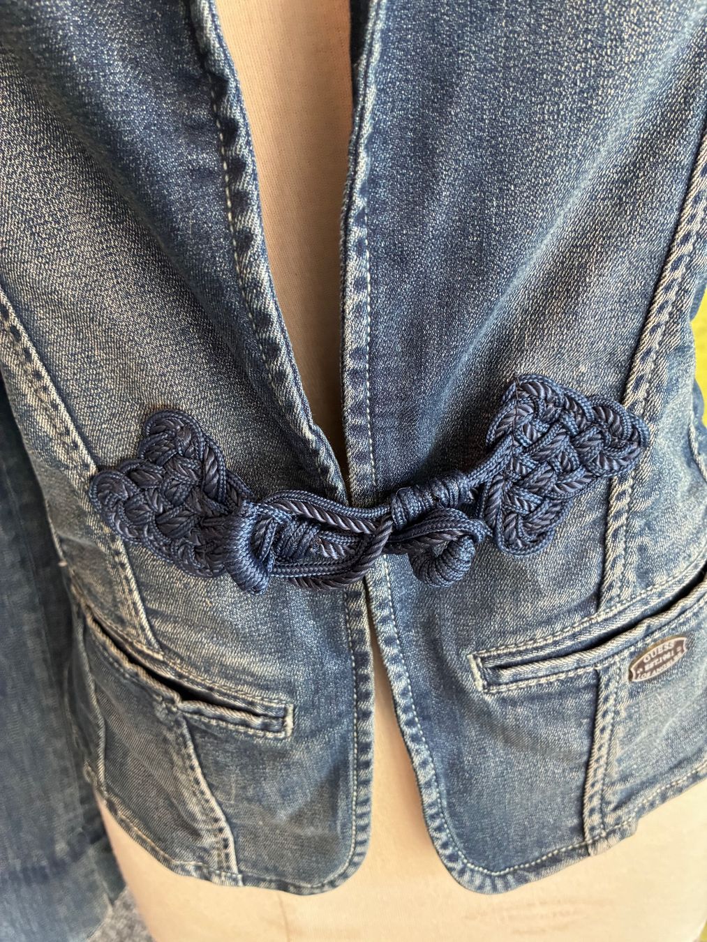 Guess Jacken: Jeansjacke Guess – Gebraucht aus Bibern SO von goldenblue 2