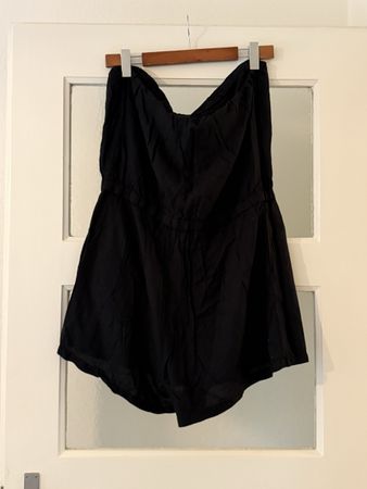 H&M Schwarzer Neckholder-Jumpsuit – Grösse L