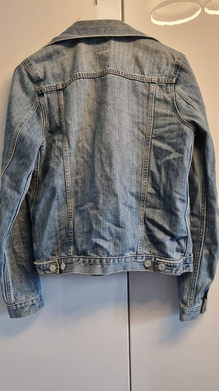 Gap Giacche: GAP Jeansjacke – Usato da Büren an der Aare venduto da Sabe89 1