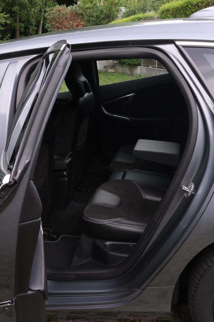 Volvo Autos: Volvo V40 D2 Kombi grau metallic 1.Inv 2016 – Gebraucht aus Kägiswil von mfp_vlk9 5