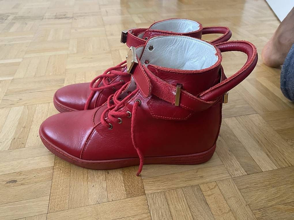 Damenschuhe: Rote Leder Plateauschuhe – Gebraucht aus Laufen von Looc_
