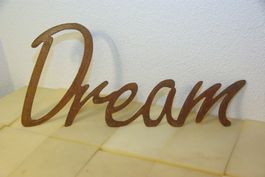 Schriftzug "DREAM" aus Metall, rostig