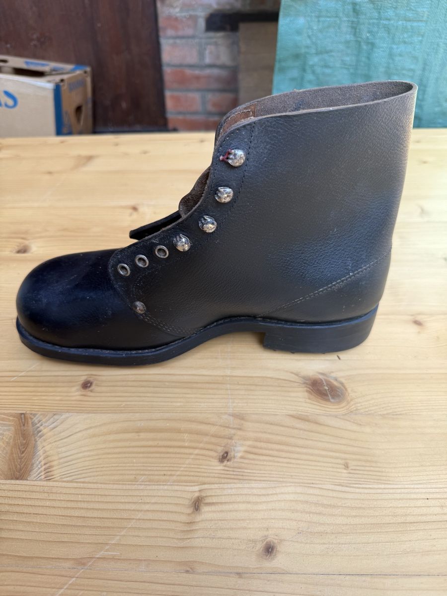 Chaussures hommes: Chaussures à clous neuves ! – D'occasion à Fribourg par Ardoffel 3