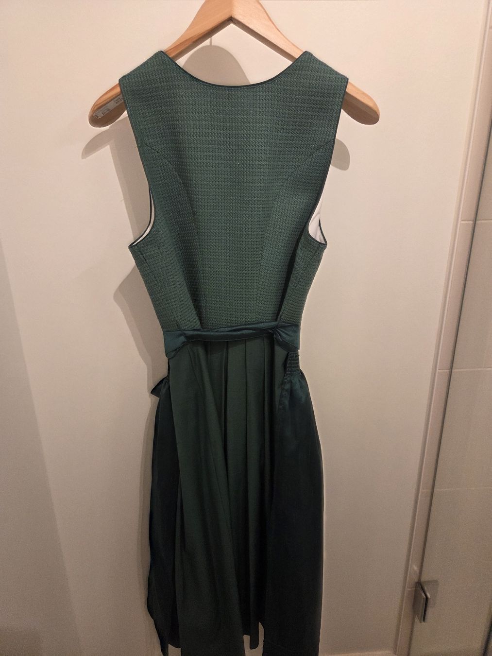 Krüger Kleider: Krüger Grünes Dirndl Grösse 40 – Neu (gemäss Beschreibung) aus Reinach BL von Larissa3100 3