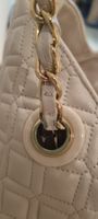 Elegante Guess Handtasche in Creme, Sommer-Accessoire!