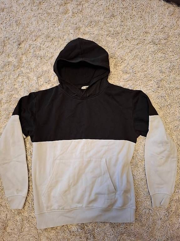 Maglioni & Felpe: H&M Kapuzenpullover – Usato da Niederuzwil venduto da Liberatopixel