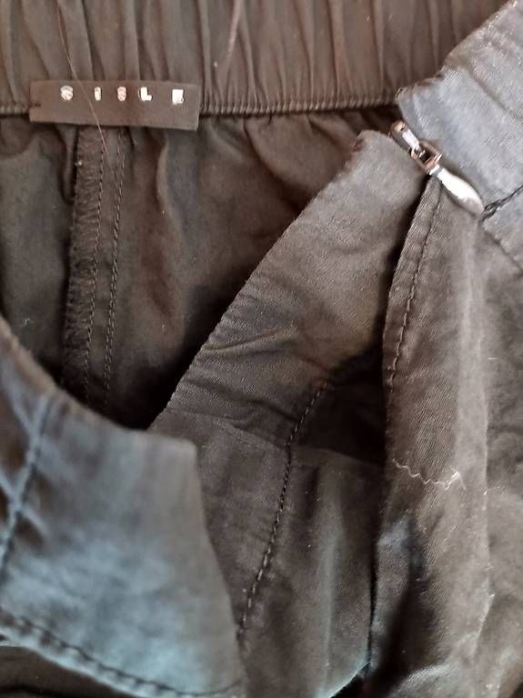Sisley Pantaloni: Leichte Hose mit Wrapdetail von Sisley – Usato da Zürich venduto da Melianea 2