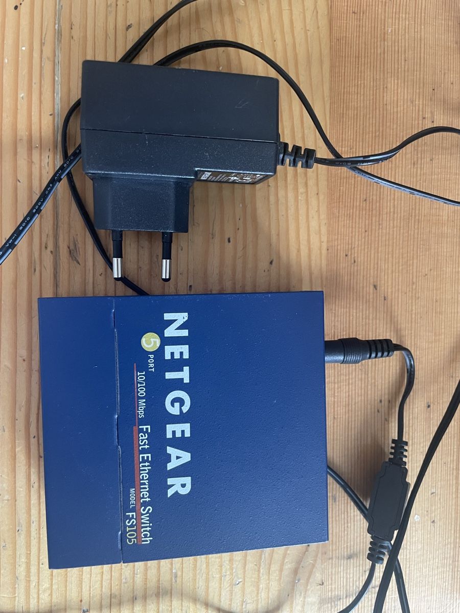 Netgear Modem & Router: NetGear Model FS105 – Nuovo (secondo la descrizione) da Luzern venduto da kasophie
