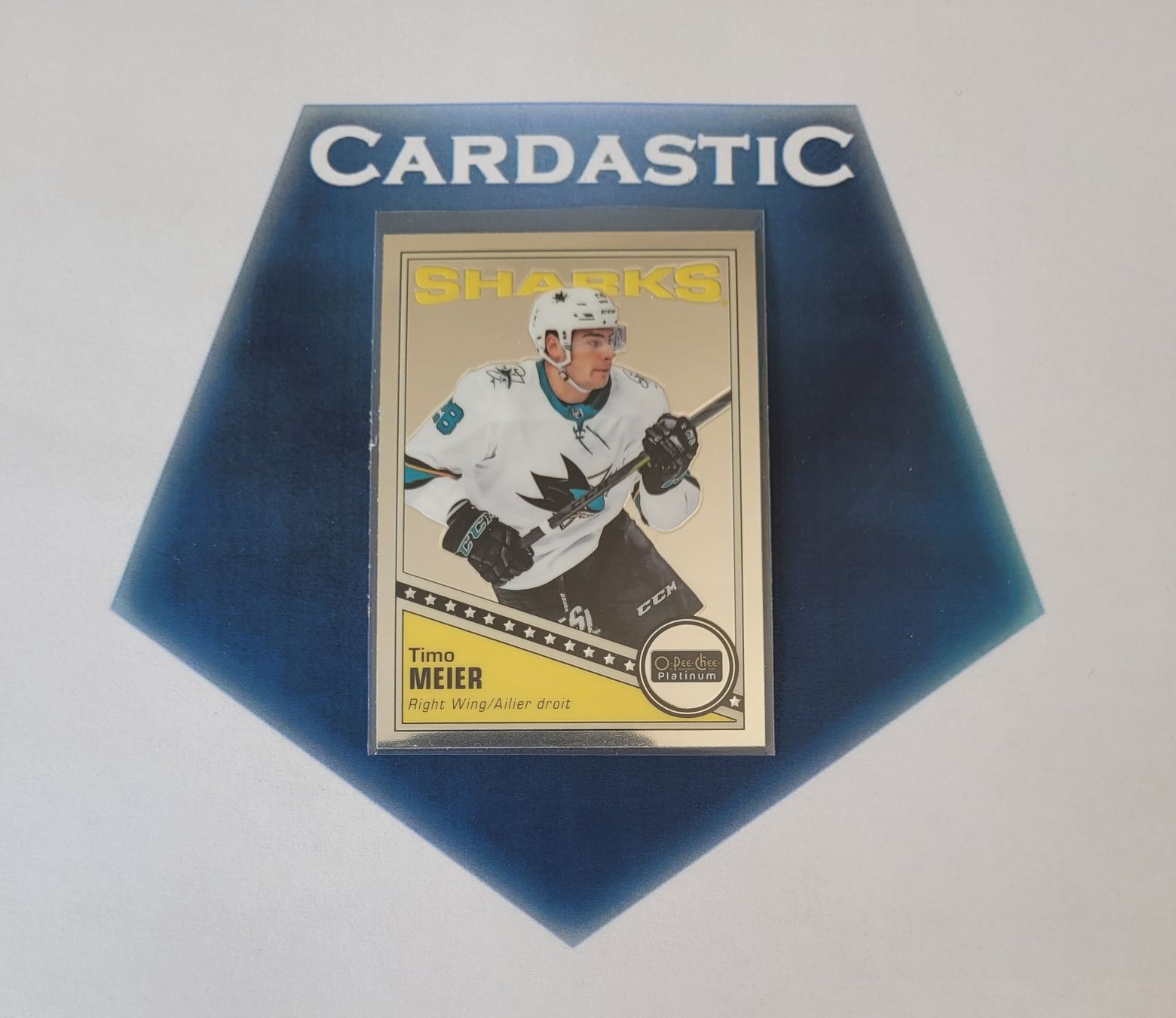 NHL Carte collezionabili: Timo Meier NHL 2019-20 OPC Platinum Retro – Usato da Laufen venduto da Cardastic