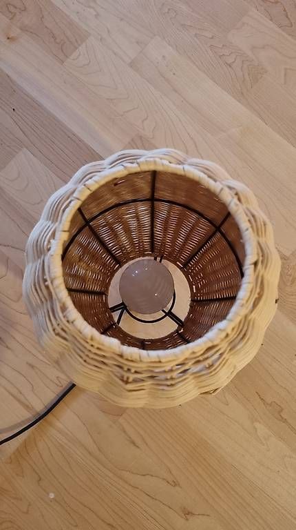 Lampes: Korb Stehleuchte Rattan braun – D'occasion à Zug par ram_n27t 3