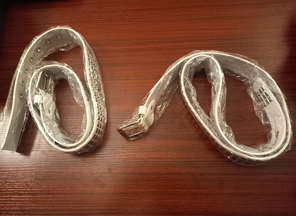 Ceinture Fantaisie Blanche Lilii Be Fash!oned - Rivets Métal, Longueur 85 Cm, Simili Cuir, Neuve Avec étiquettes