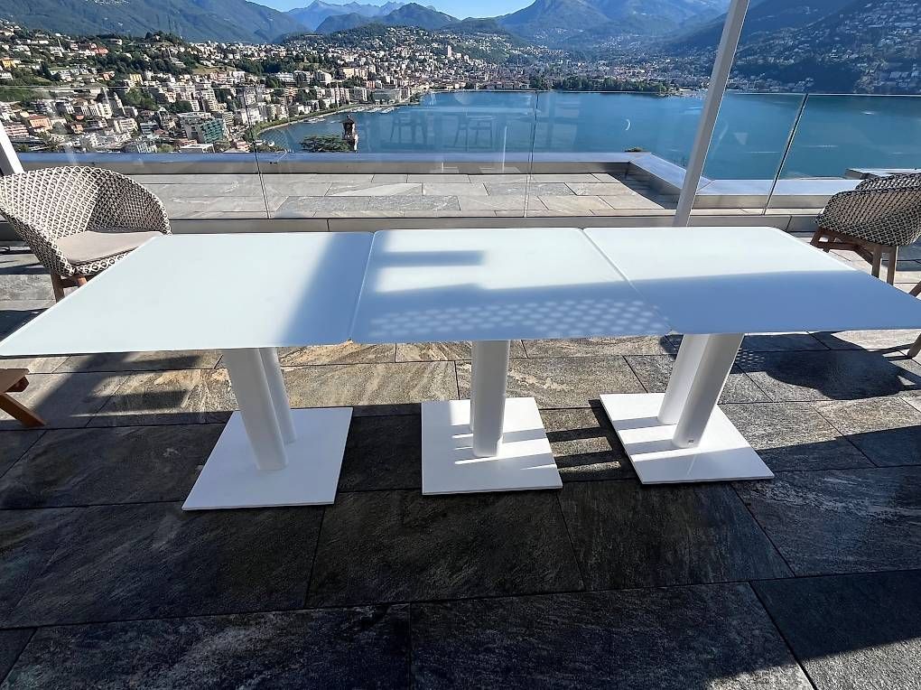 Tische: 3 eleganti tavoli da terrazza bianchi – Gebraucht aus Paradiso von rao_7qm6 3