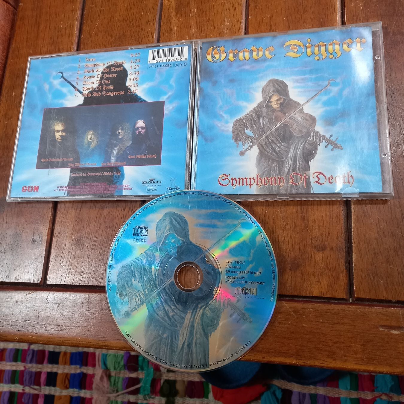 CDs: grave digger- symphony... – D'occasion à St-Cergue par VeganWarrior