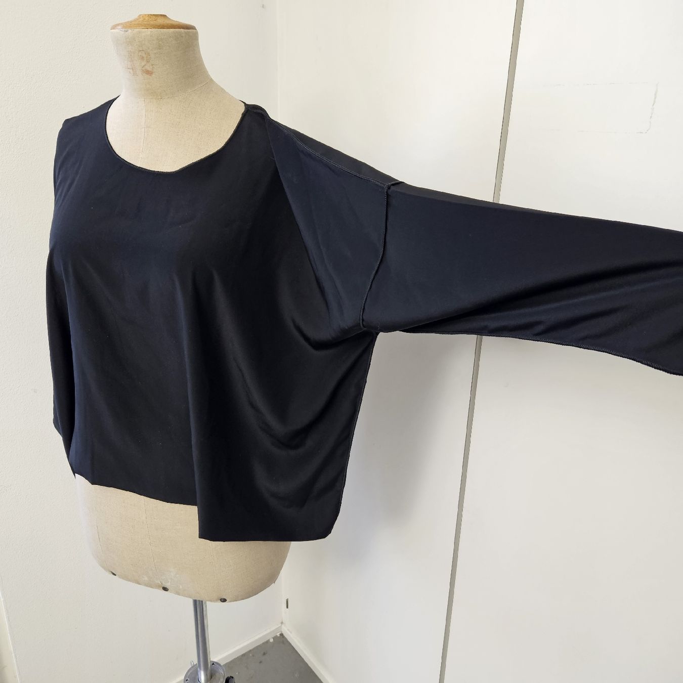 Top: oberteil schwarz, christa de carouge – Usato da zürich venduto da couture 1
