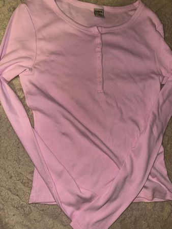 T-shirt rose à manches longues, idéal pour le printemps!