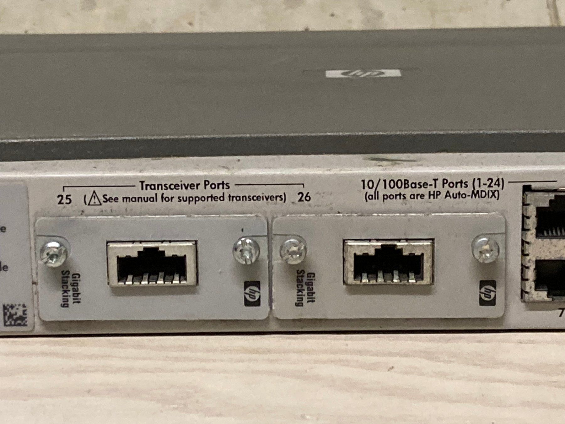 Hewlett Packard Hub & Switch: 2x HP Procurve Switch 2524 J4813A / 24-Port Switch – Usato da Wettingen venduto da Schabernack_sam 3