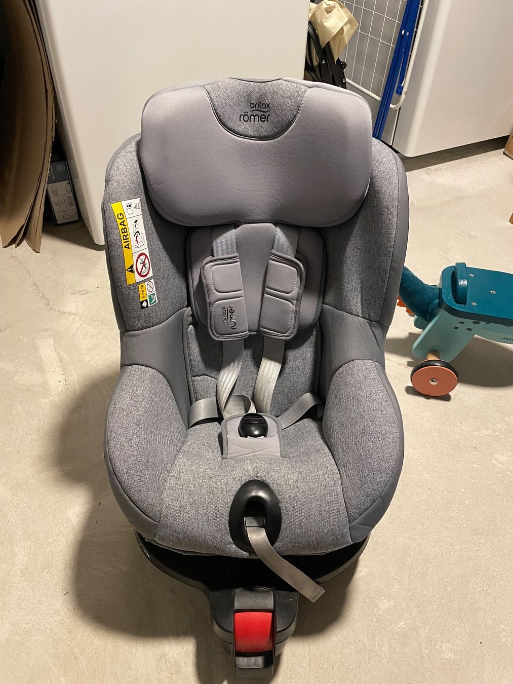 Britax Römer Auto-Kindersitze: Kindersitz Britax Römer - drehbar – Gebraucht aus Sils im Domleschg von bog_q865