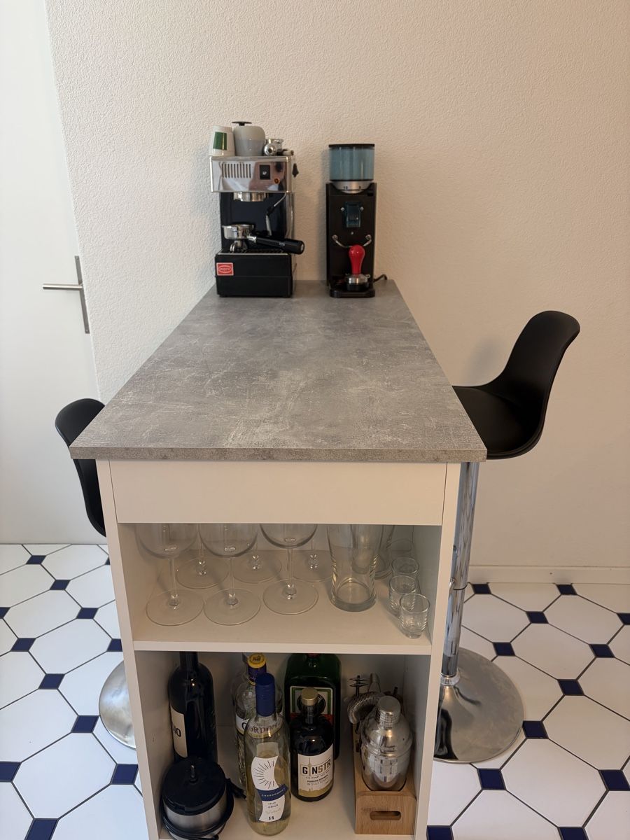Tables: Stehtisch mit 2 Barhockern – D'occasion à Zürich par ale_mjb2 1
