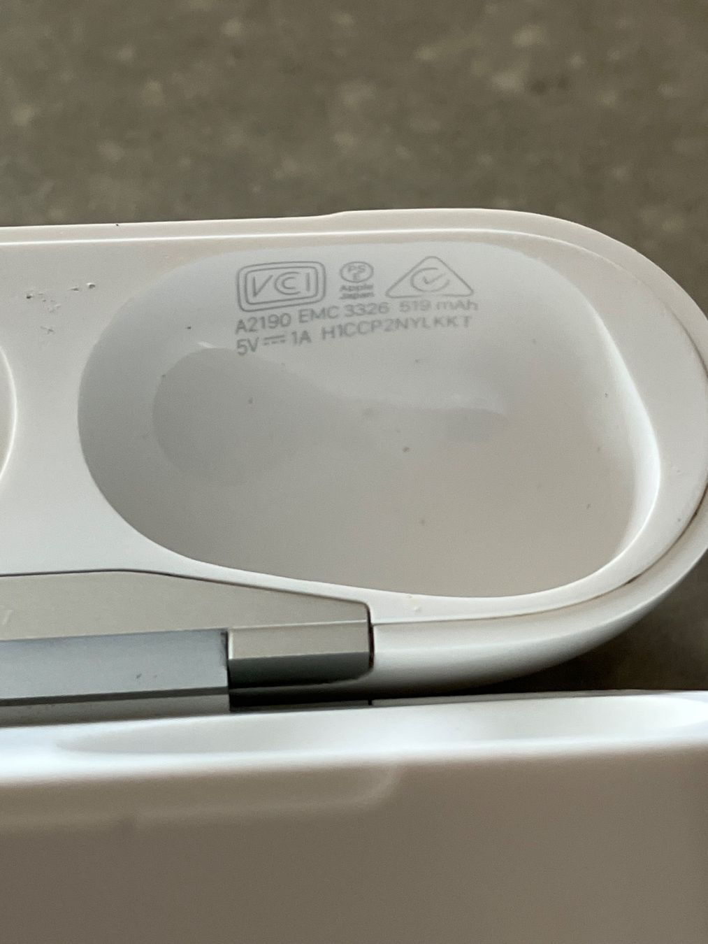 Apple Cuffie: Apple AirPods Pro 1 Charging Case – Usato da Lausanne venduto da mr.v 4