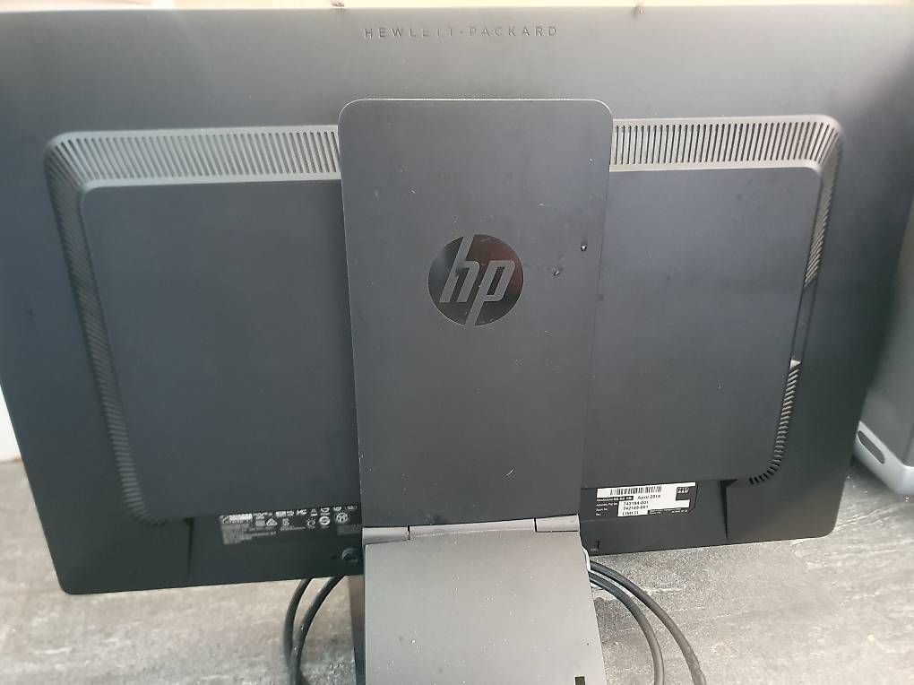 Monitor: HP Bildschirm – Usato da Luzern venduto da Reikigirl7 2