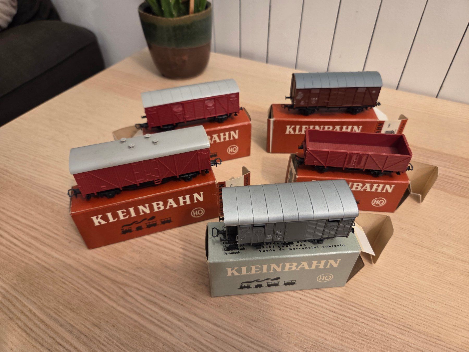 Kleinbahn Modellini di ferrovie: 9 Kleinbahn Zugwagons und Güterwagen – Nuovo (secondo la descrizione) da Appenzell Enggenh. venduto da chs_9rxk 1