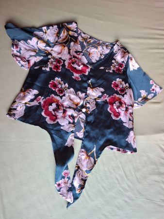 Haut à nouer taille XS marque Shein