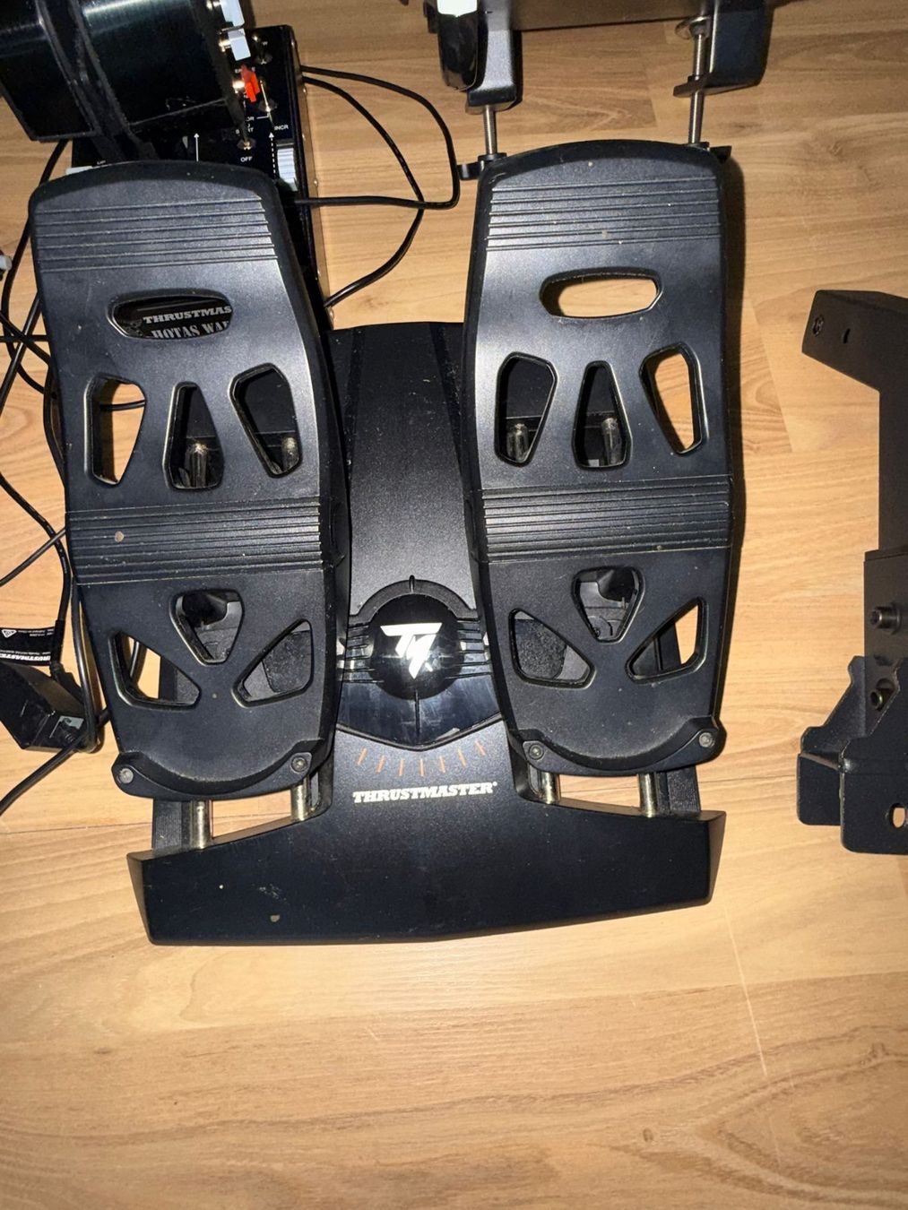 Thrustmaster Controller: Thrustmaster HOTAS Warthog Flight Stick Set Komplett+AddO... – Usato da Breitenbach venduto da d3r_mpf8 2
