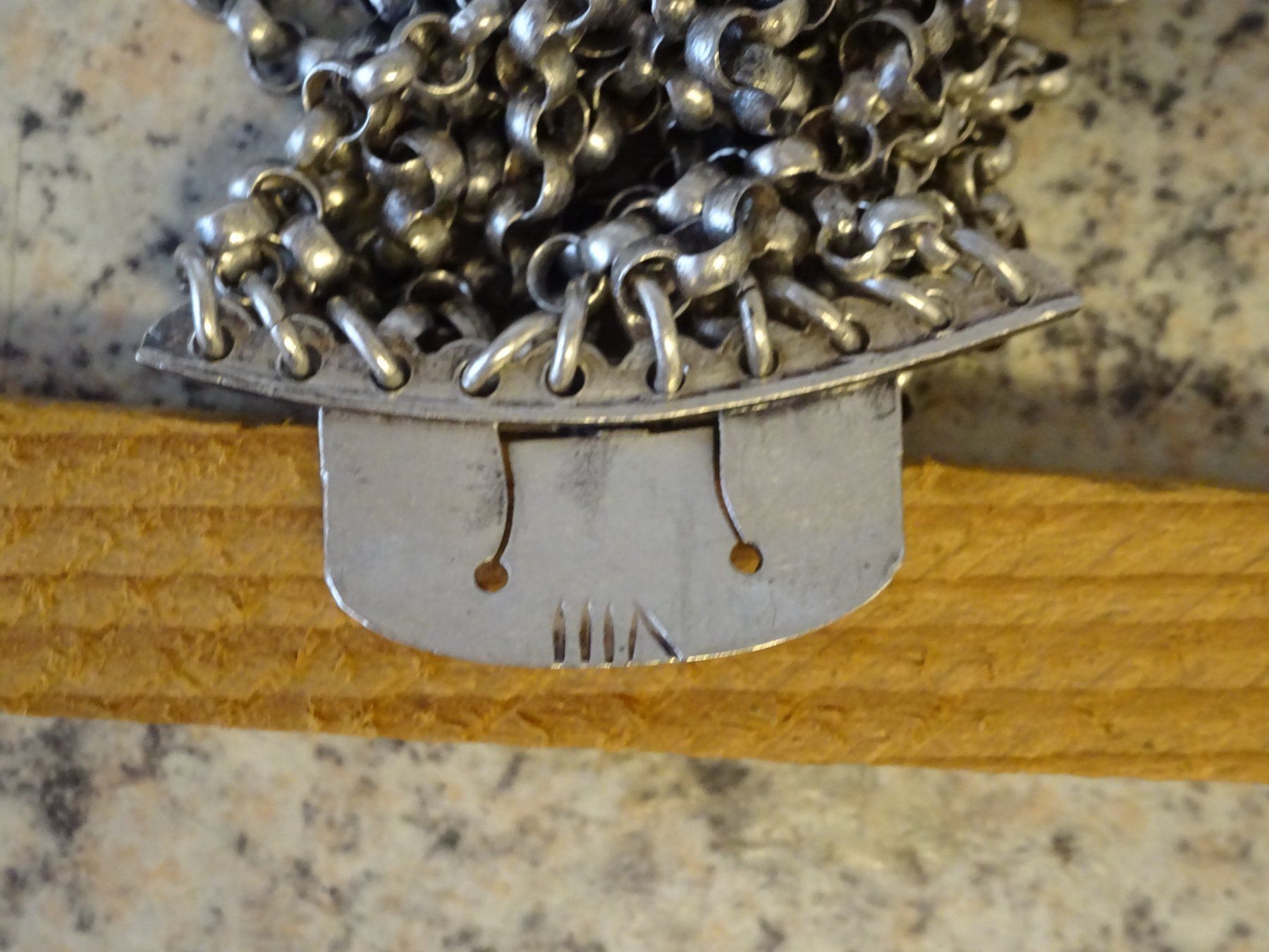 Catenine: Halsband / Bayern Dirndl – Usato da Esslingen venduto da FetteSchnecke 9