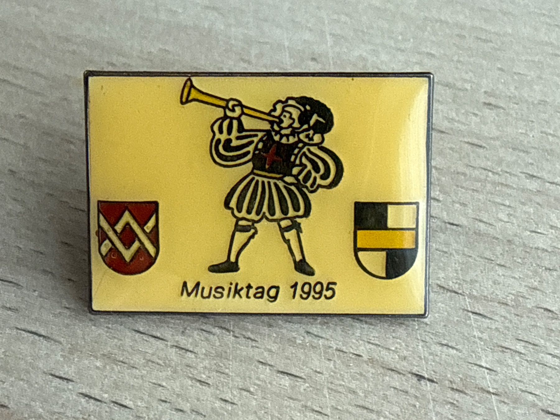 Plaketten & Abzeichen: Pin Musiktag 1995 – Gebraucht aus Glattbrugg von Schweigmatt